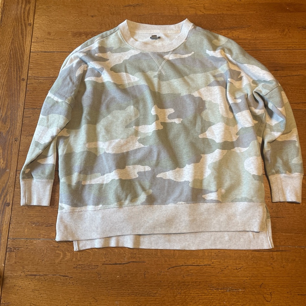 Women’s Aerie Camouflage oversized crewneck sweatshirt